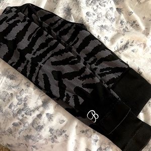 Zebra color leggings from bombshell sportswear size SM